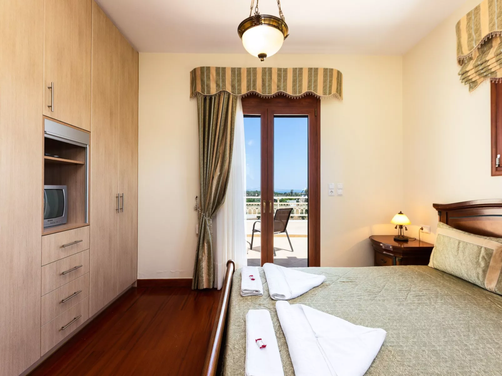 Familienvilla mit privatem Pool, Tischtennisplatte und Fußballtisch-Drinnen