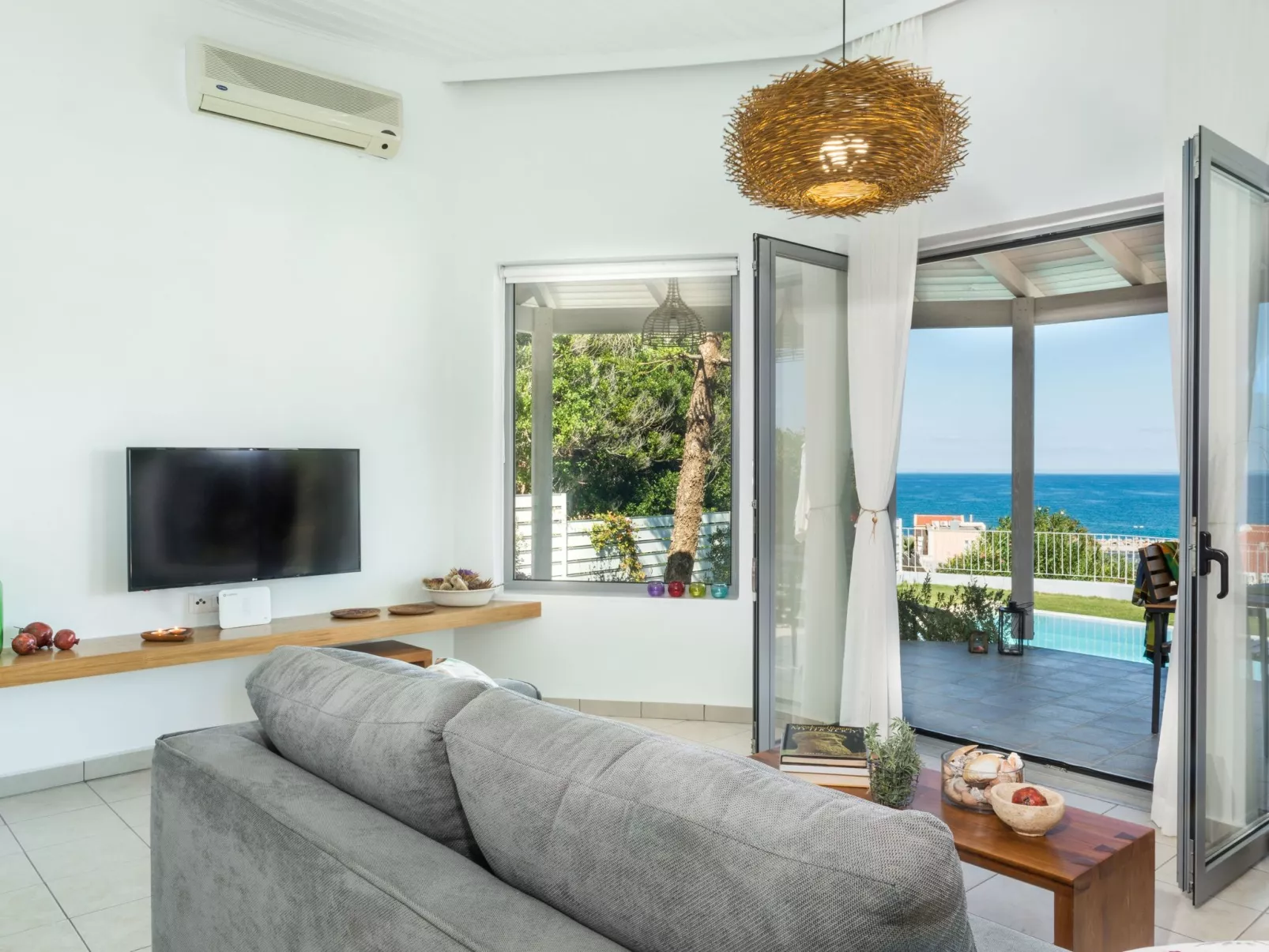 "Thea Thalassa" mit eigenem Pool-Dedans