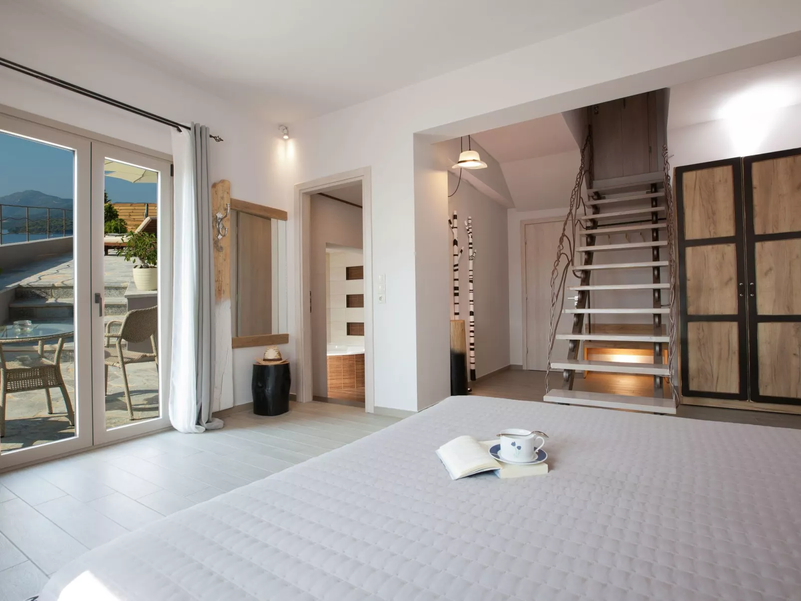 Herrliche Villa mit schönem Pool, Terrasse und Meerblick-Drinnen