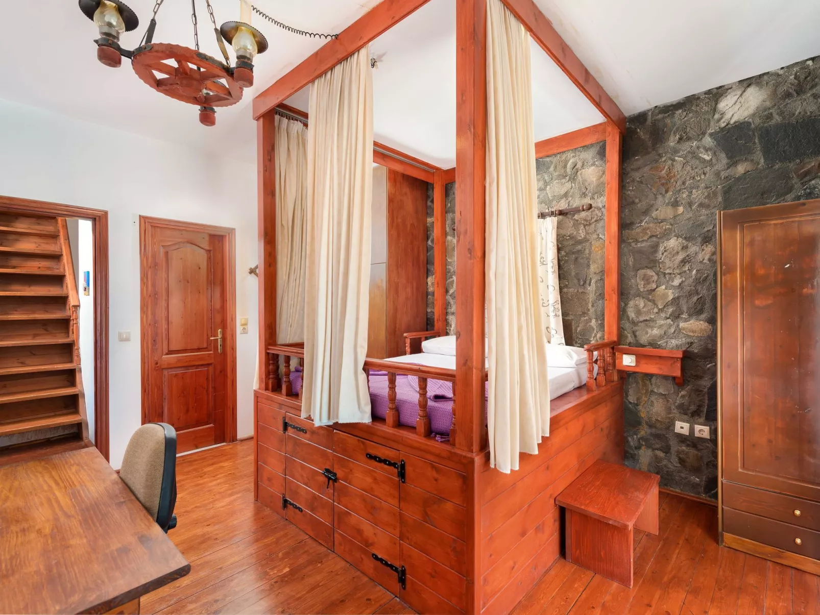 In Notia Rodos mit privatem Garten-Dedans