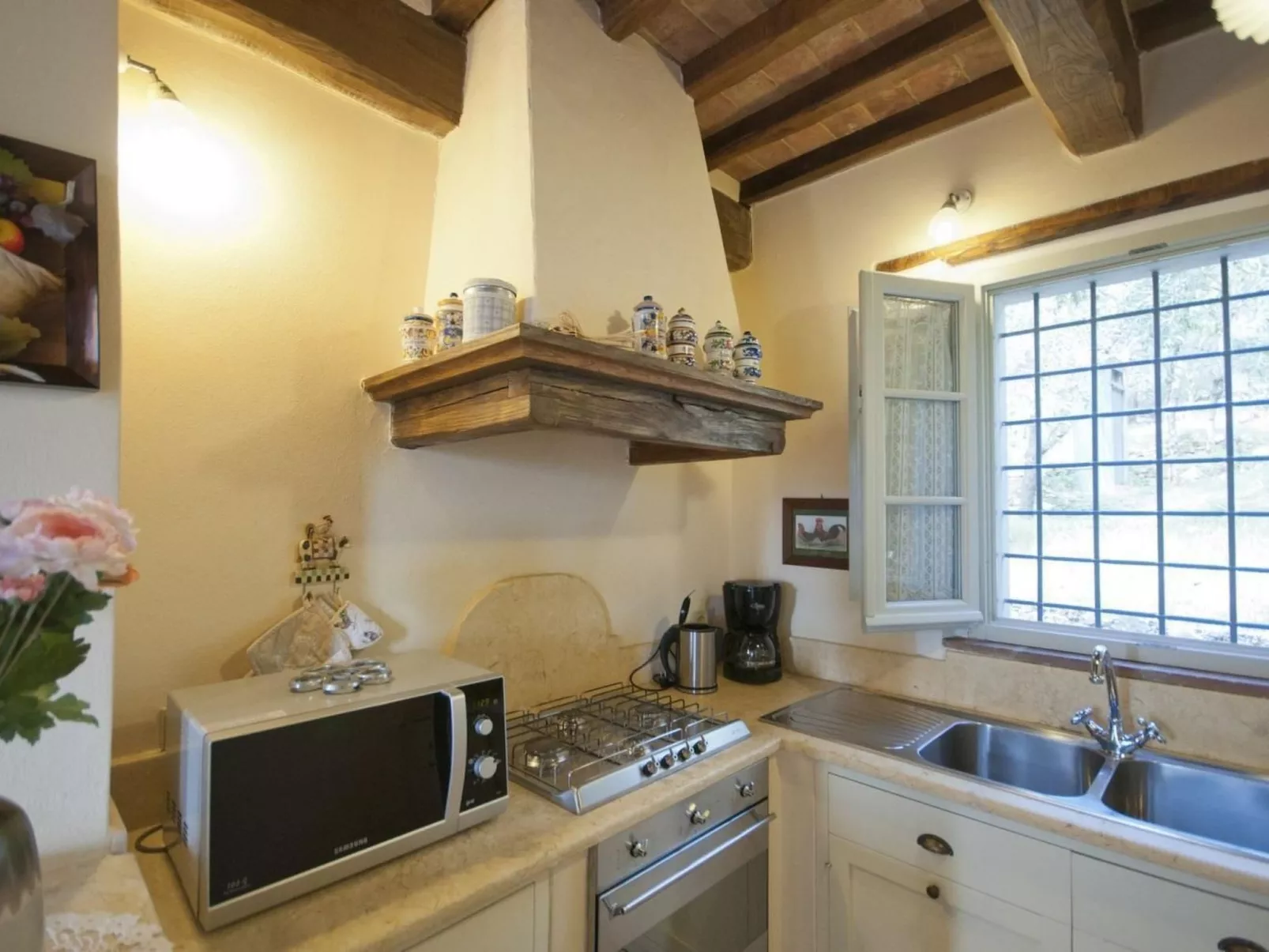 Villa mit Garten, Grill und Terrasse-Drinnen