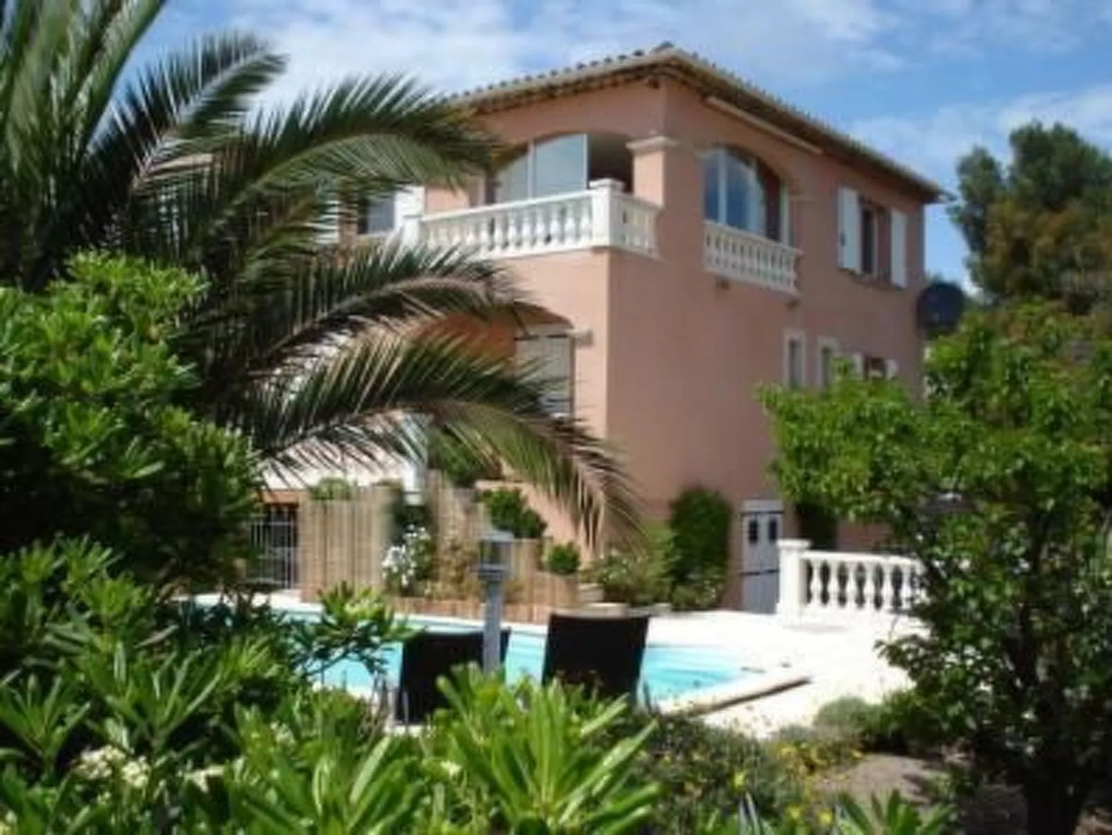 Schöne Ferienwohnung mit Meerblick und Pool-Dehors