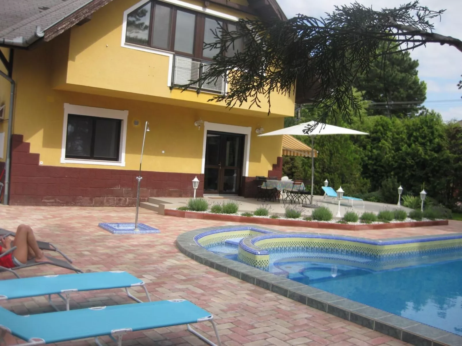 Hannabella mit gemeinschaftlichem Pool-Dehors