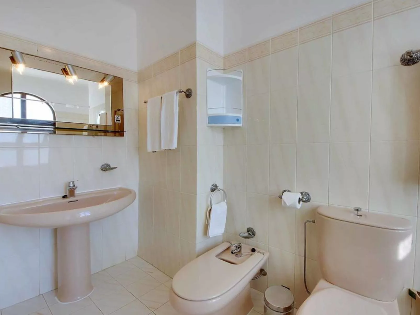 Chalet "Villa Albuar" mit eigenem Pool-Inside