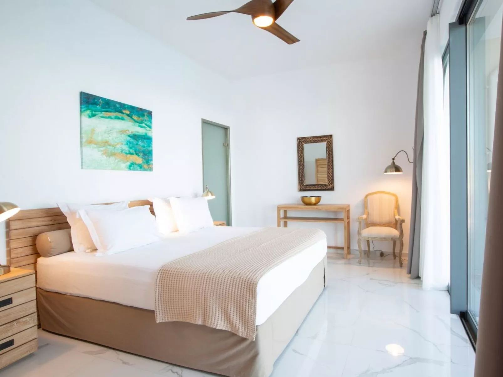 Milos Bay Villas- Brandneue moderne Villa mit spektakulärem Blick auf den Stran-Drinnen