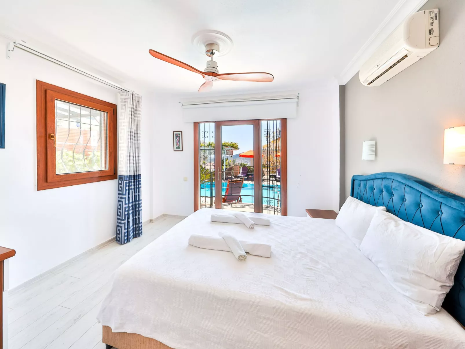 Villa mit Meerblick und privatem Pool-Inside