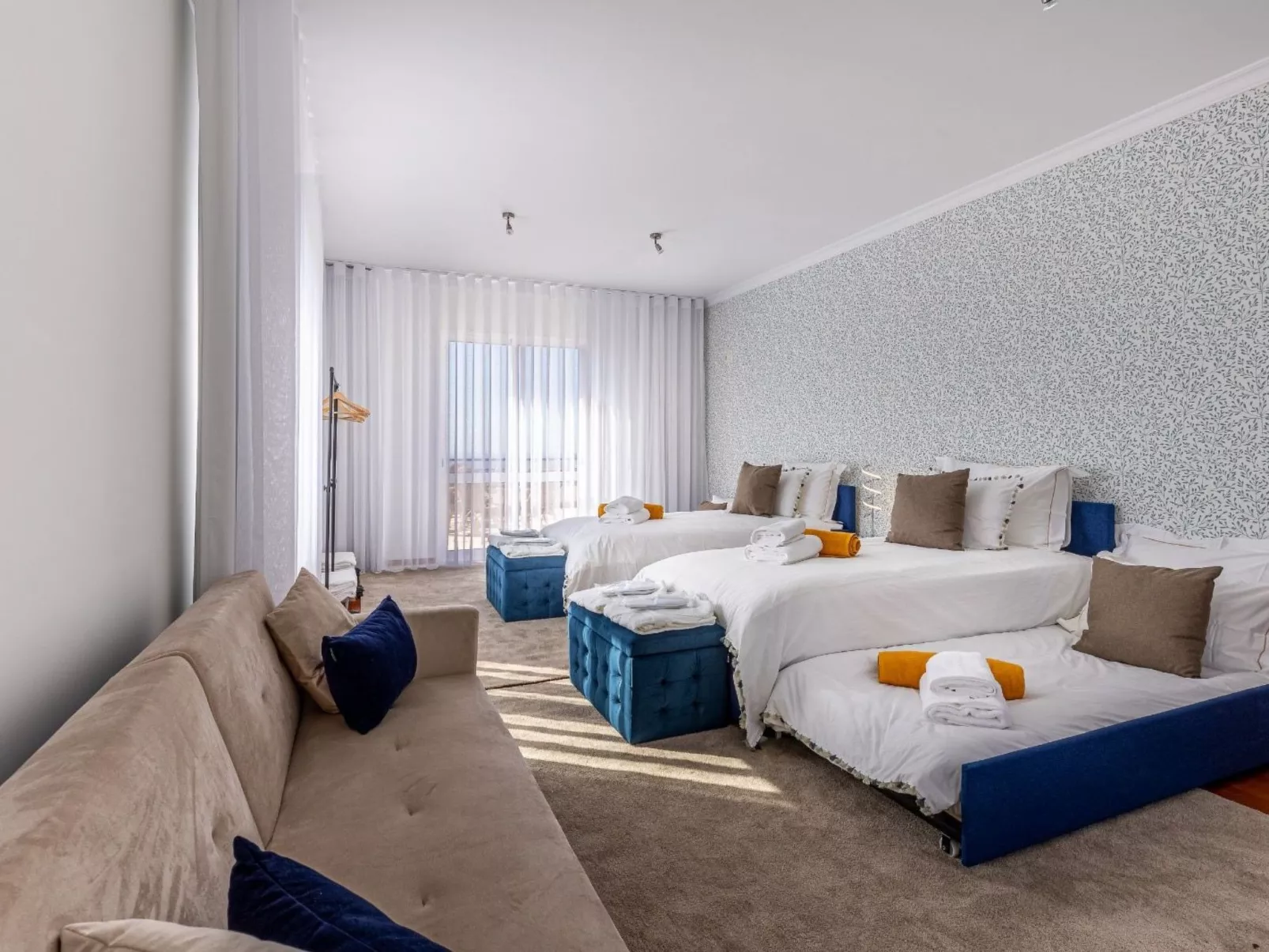 Luxuriöses Escape Village Calheta mit beheiztem Pool-Image-tags.info