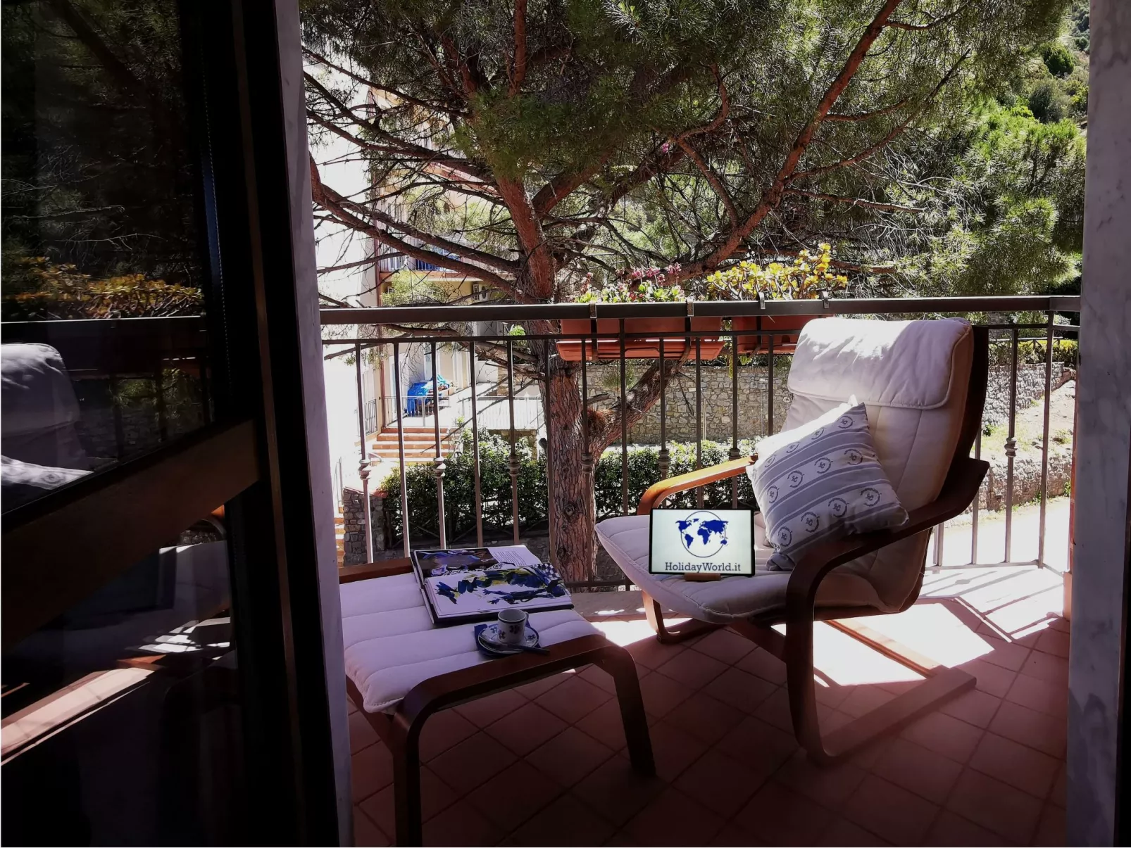 Meditheia von Holiday World-Image-tags.info