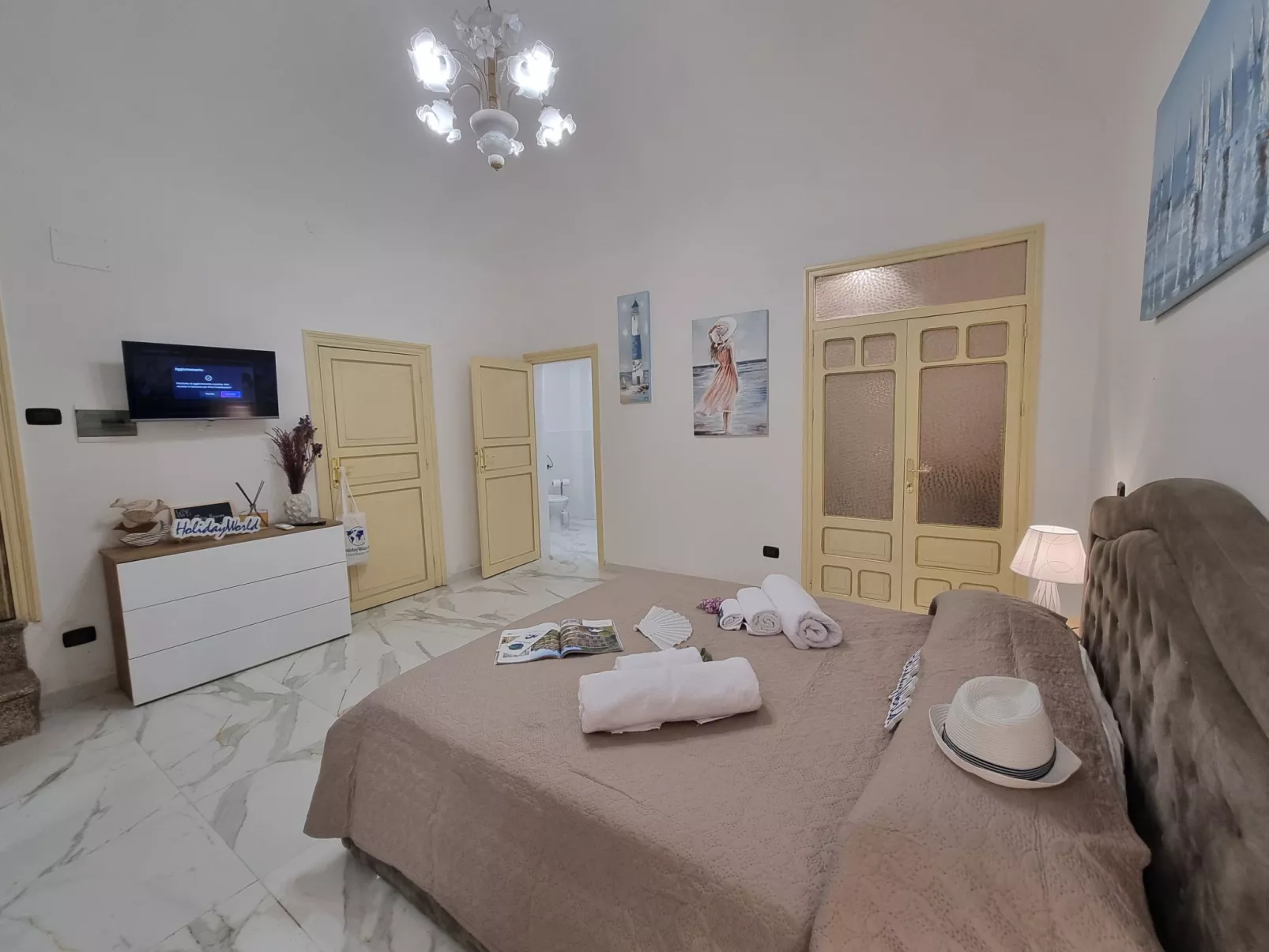 Donna Lidia von Holiday World-Image-tags.info