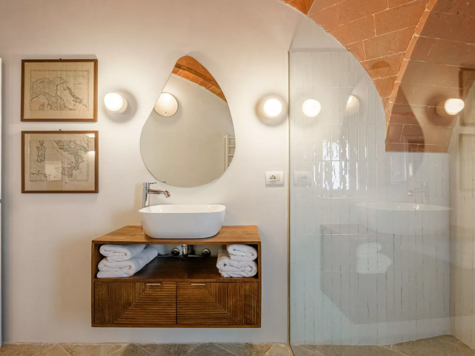 Toskanisches Apartment mit Gewölbedecken und Terrasse-Inside