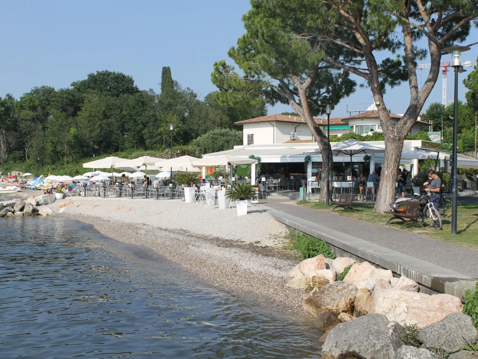 'Vall' mit Privatparkplatz-Dehors