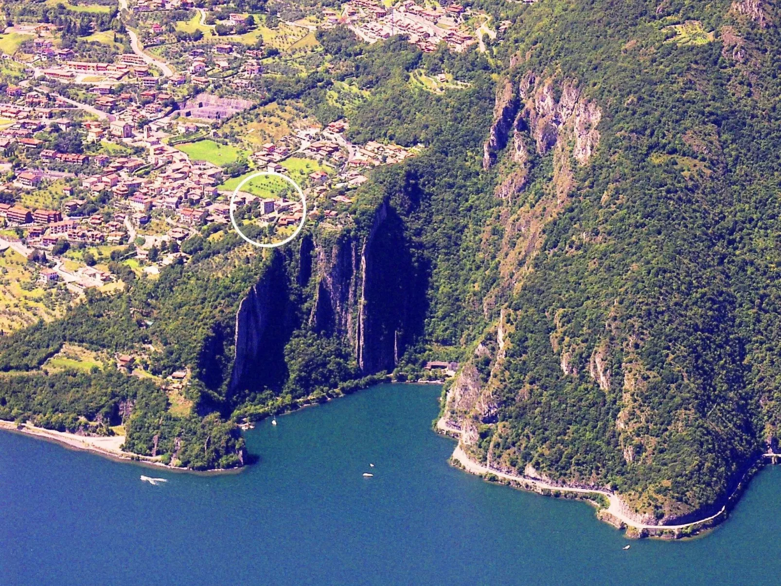 Studio-Apartment mit Zwischengeschoss in einem historischen Gebäude in Zorzino-Outside