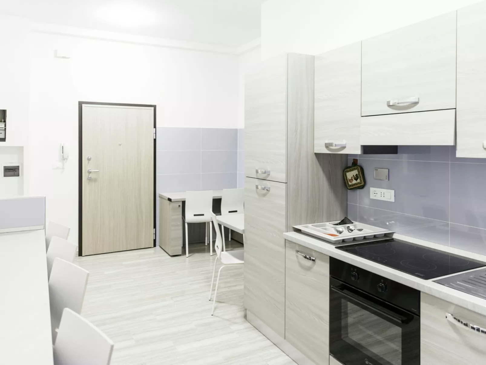 Auf dem Messegelände 14, in der Nähe des Zentrums und gegenüber dem Messegeländ-Drinnen