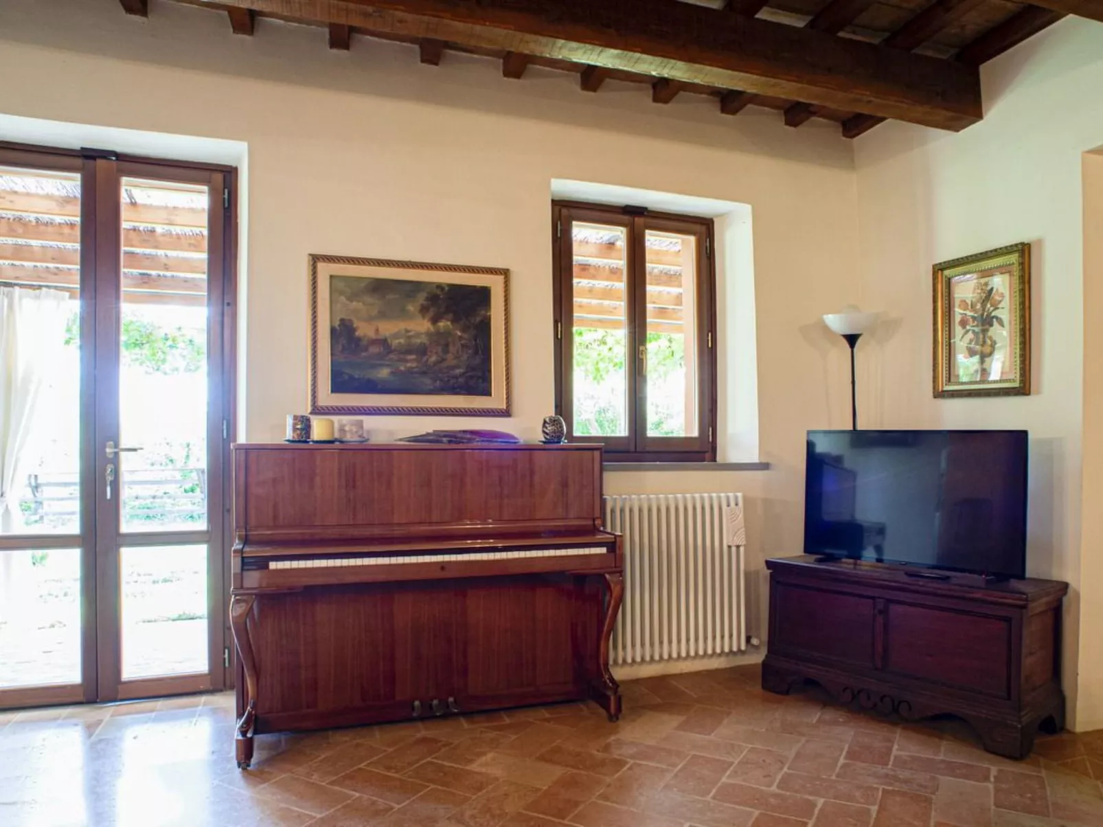 Villa mit privatem, halb versenkbarem Pool in Meeresnähe-Inside