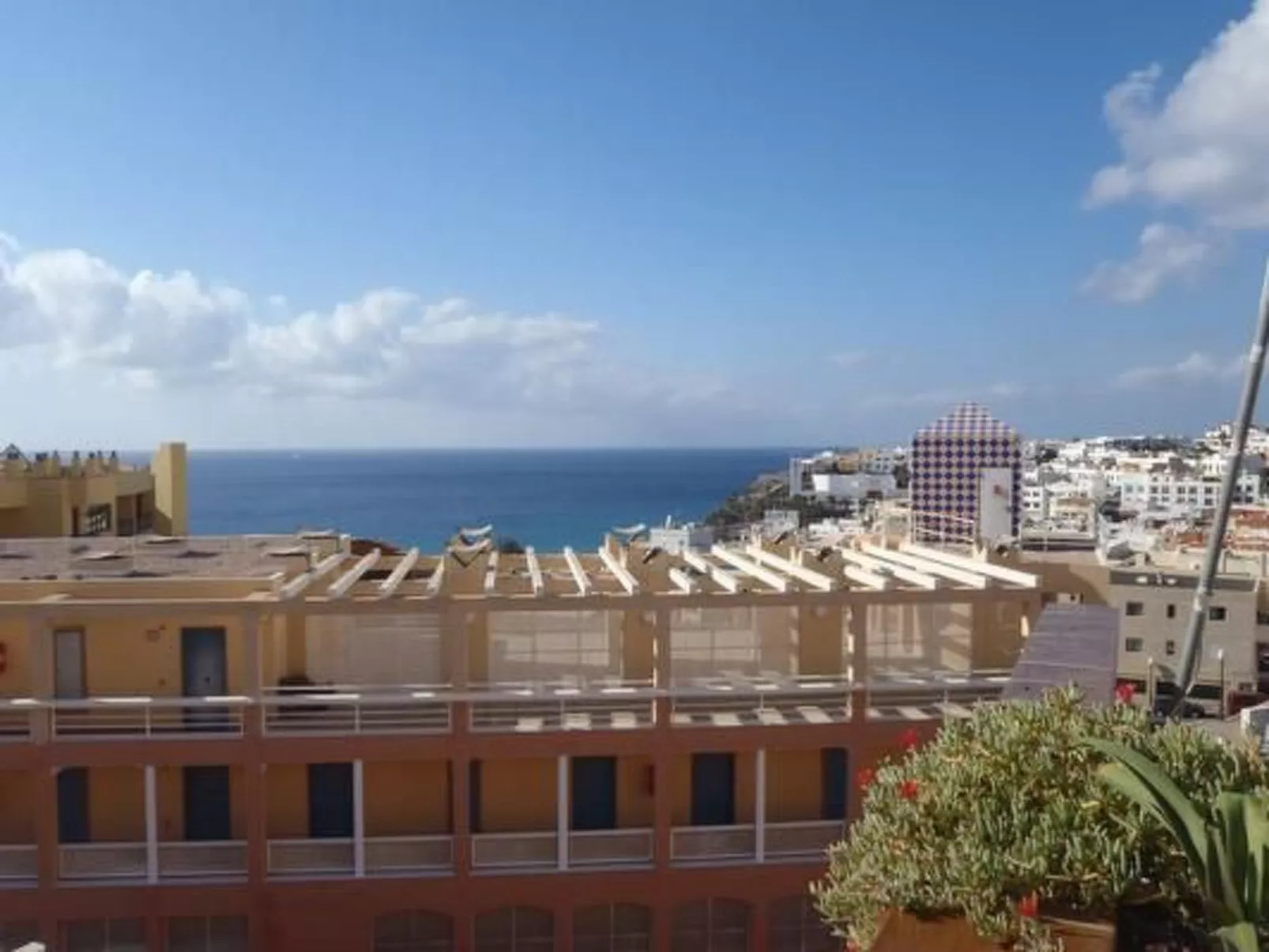 Schöne Wohnung mit Sonnenterrasse und Meerblick-Dehors
