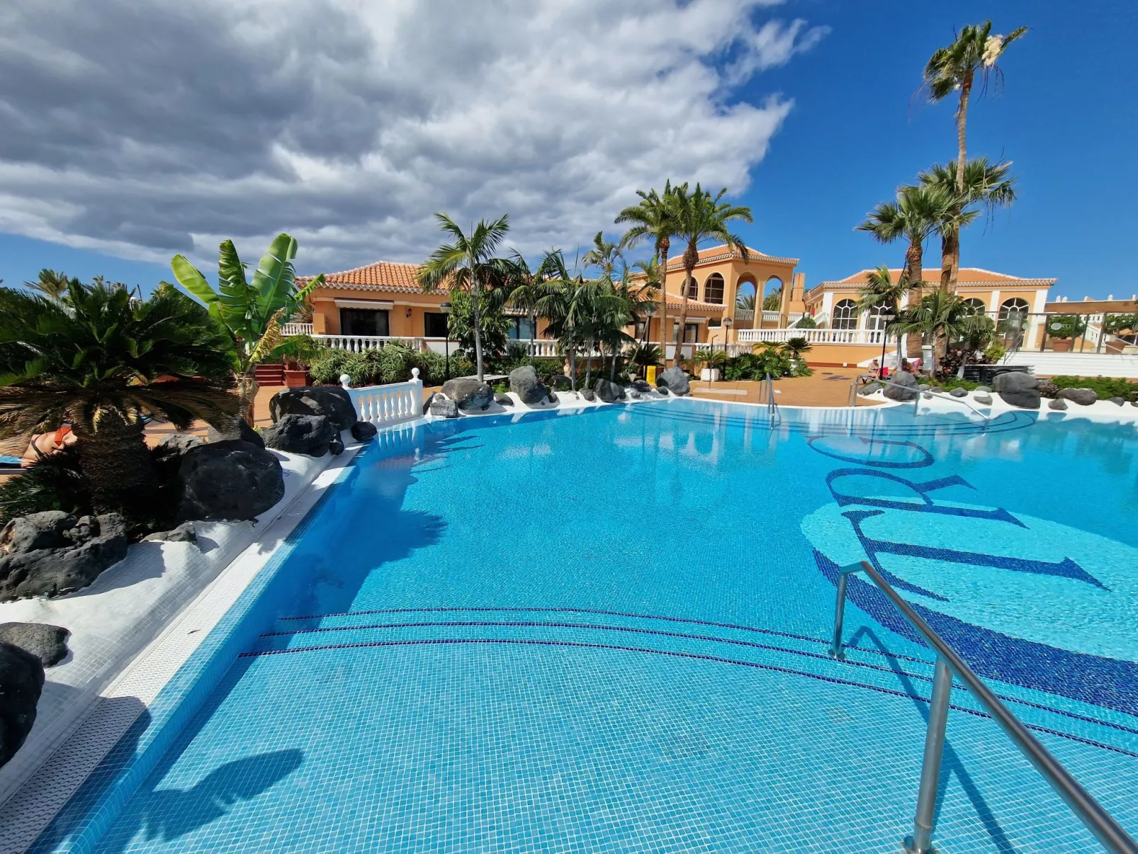 Exklusives Attic mit atemberaubendem Meerblick-Image-tags.info