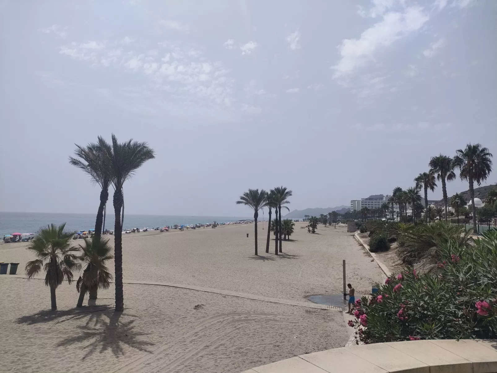 "La Invincible Moja" (Die unbesiegbare Moja)-Outside