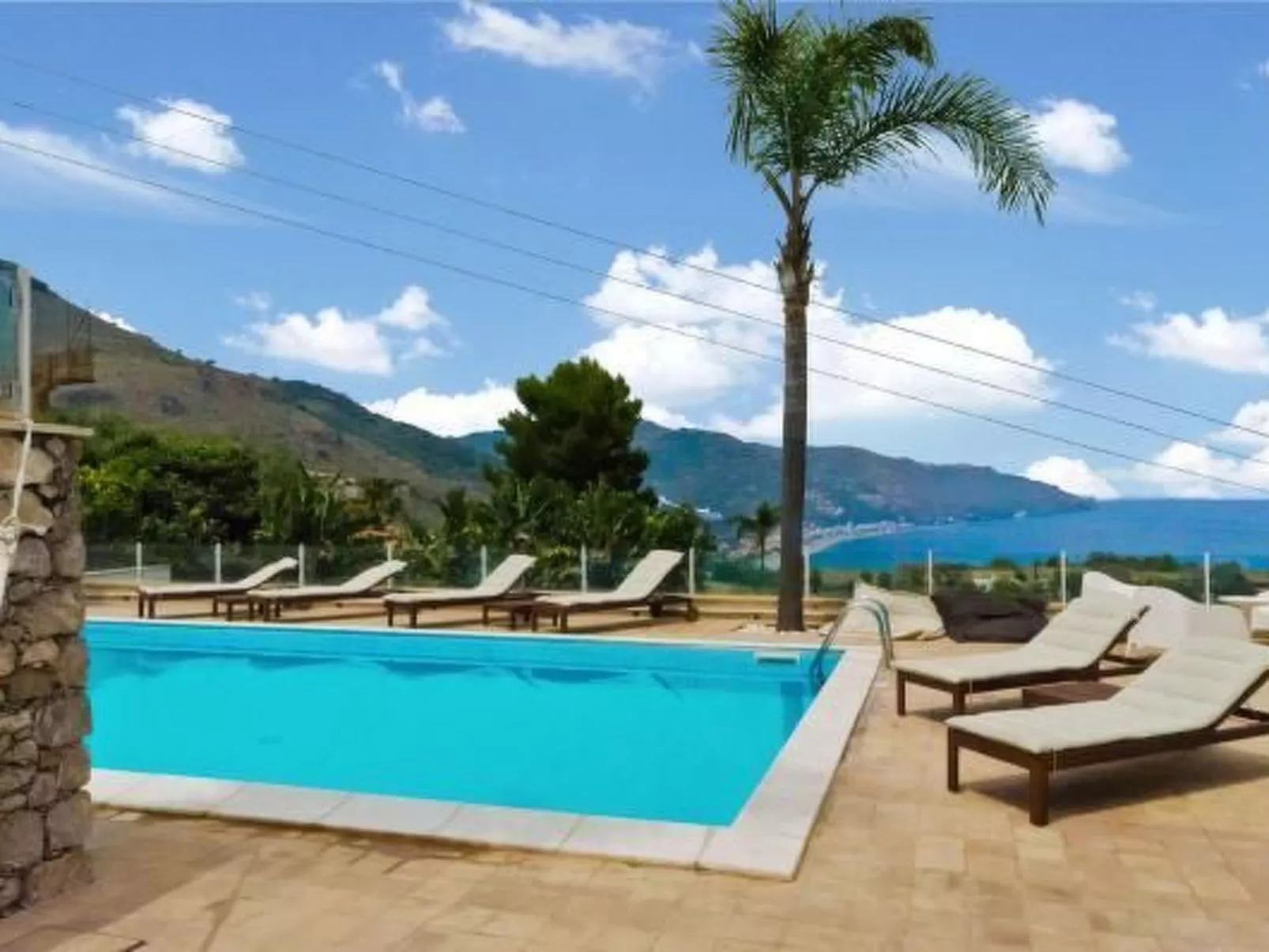 Wohnung mit Meerblick, Balkon und Pool-Image-tags.info