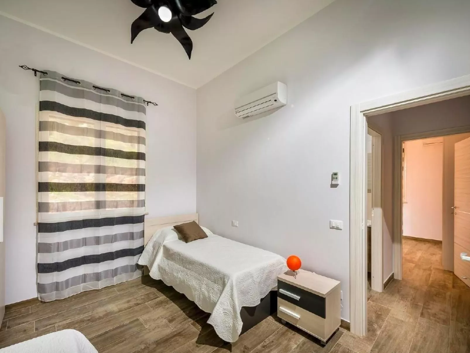 "Mare e Monti" mit eigenem Pool-Dedans