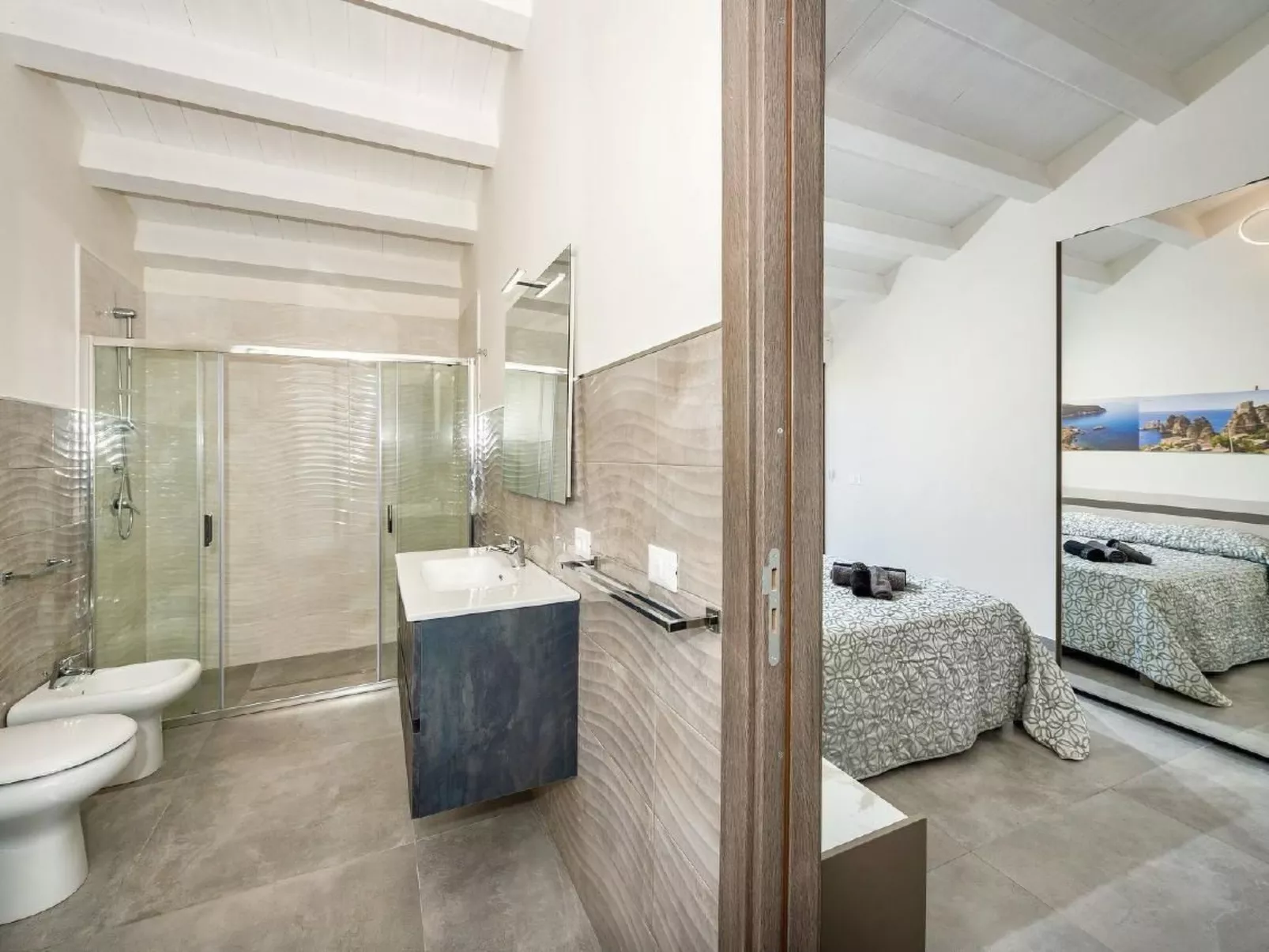 Villa "Rocchi Livreri" mit Blick auf das Wasser-Image-tags.info