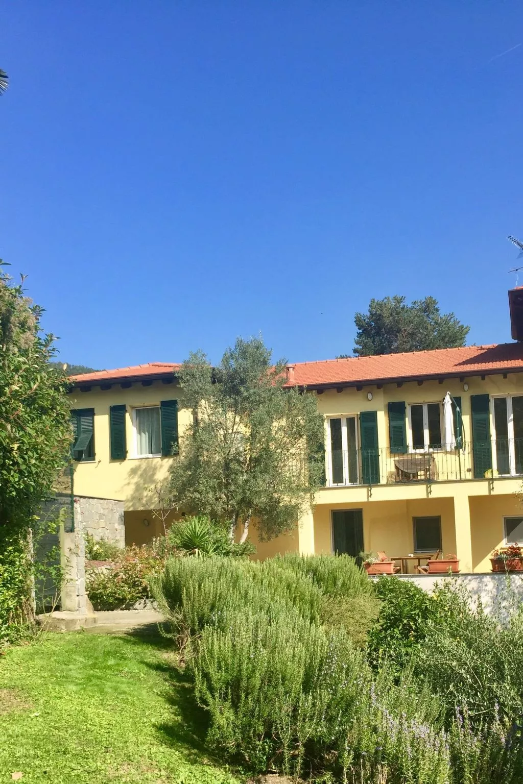 Penthouse mit Garten und privater Terrasse in Villa-Image-tags.info