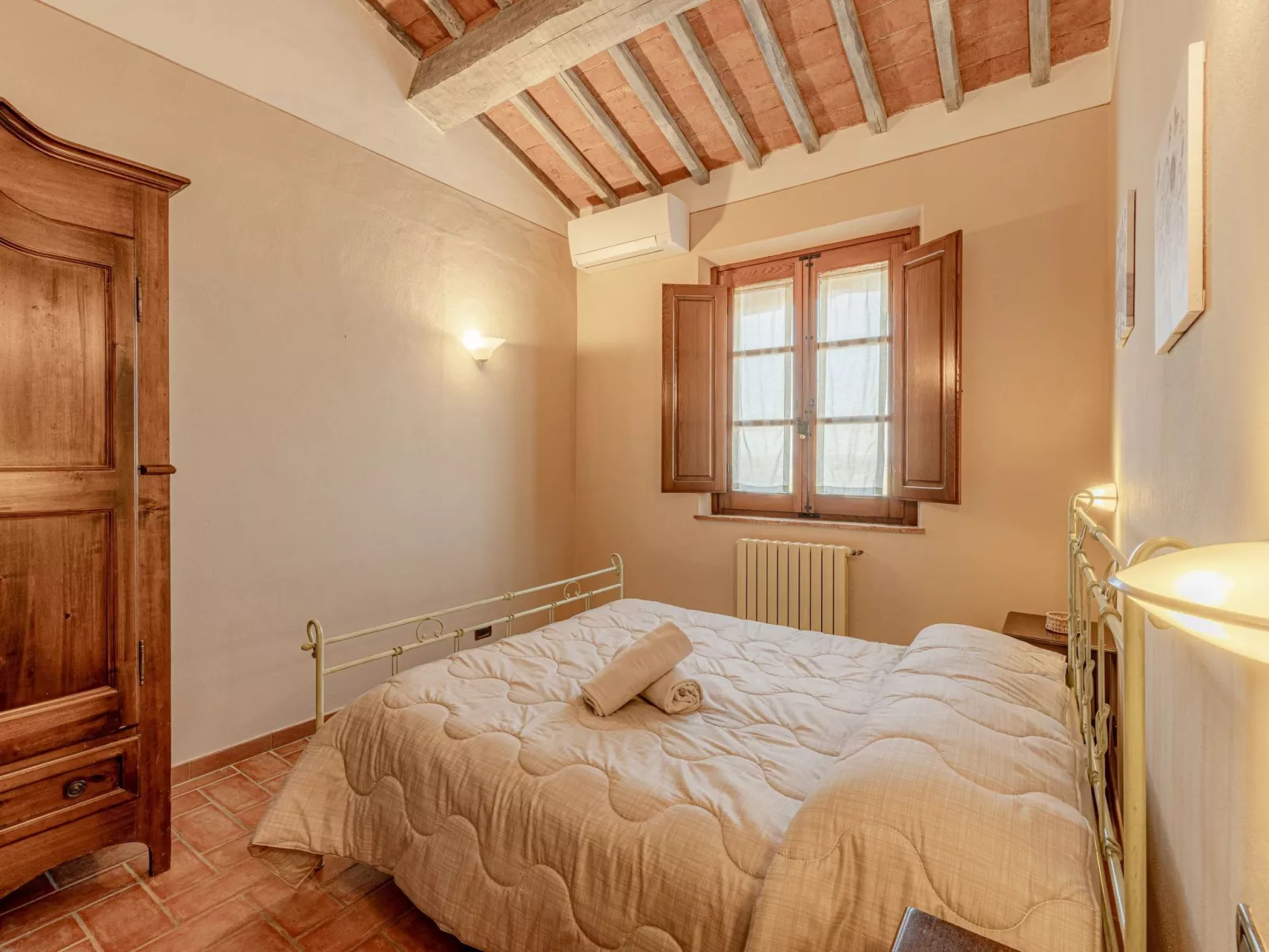 Flach 'Girasole Sanguineto'-Drinnen