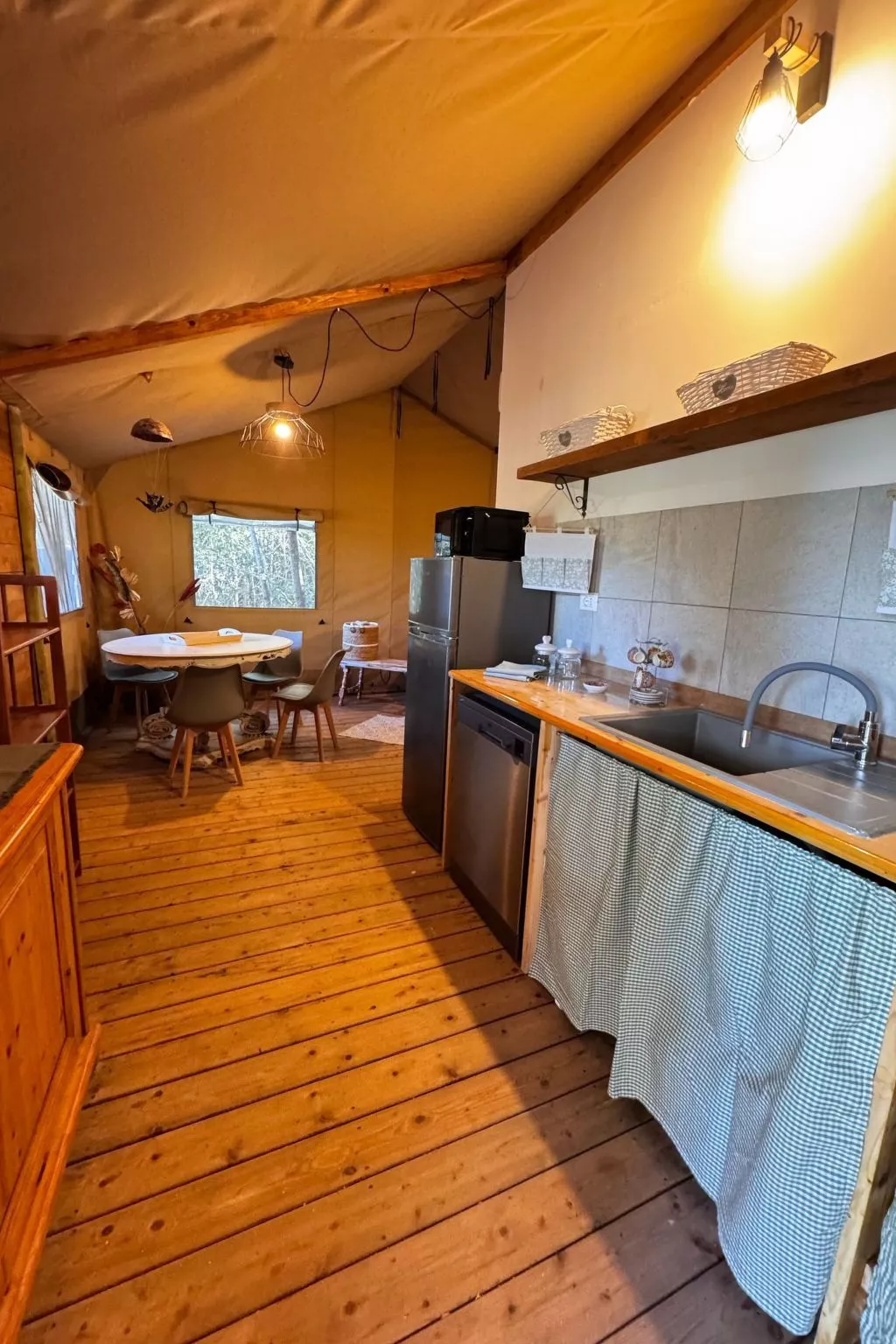 Familienzelt" Nachlass-Dedans