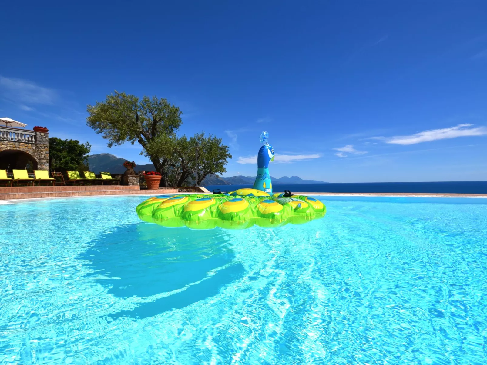 Traumvilla mit Panoramapool-Image-tags.info