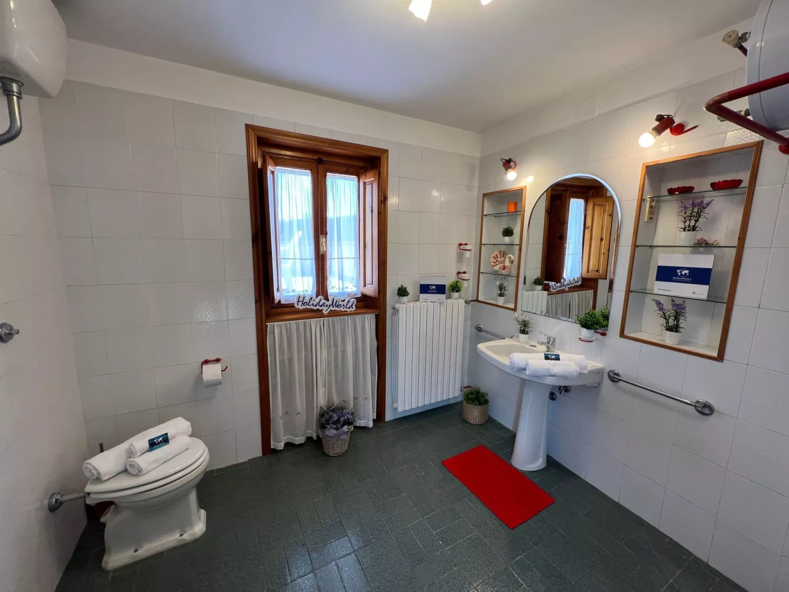 Rosa Selvatica by Holiday World-Drinnen