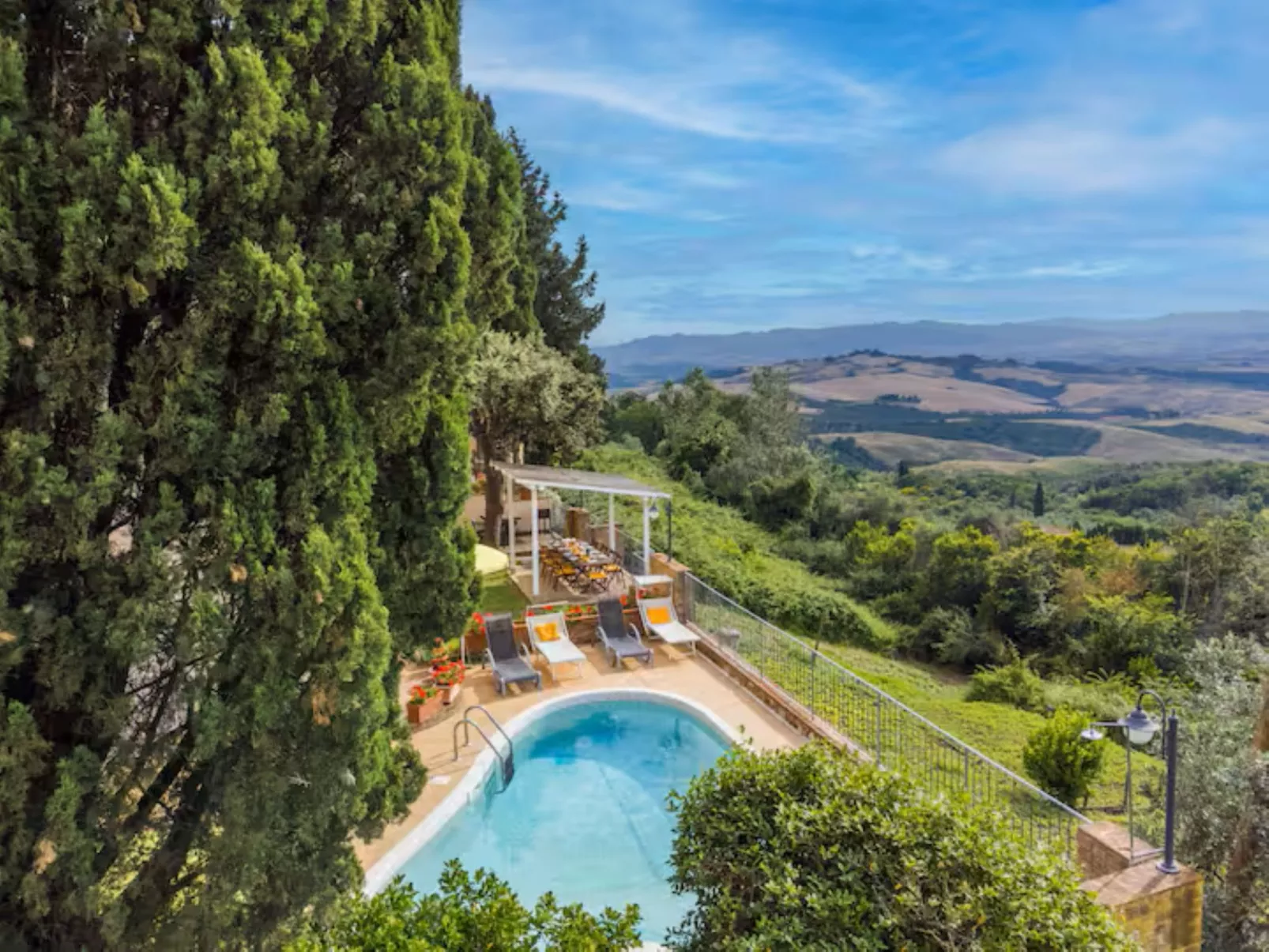 Vier-Zimmer-Wohnung 3 Bäder mit Schwimmbad zur alleinigen Nutzung-Outside