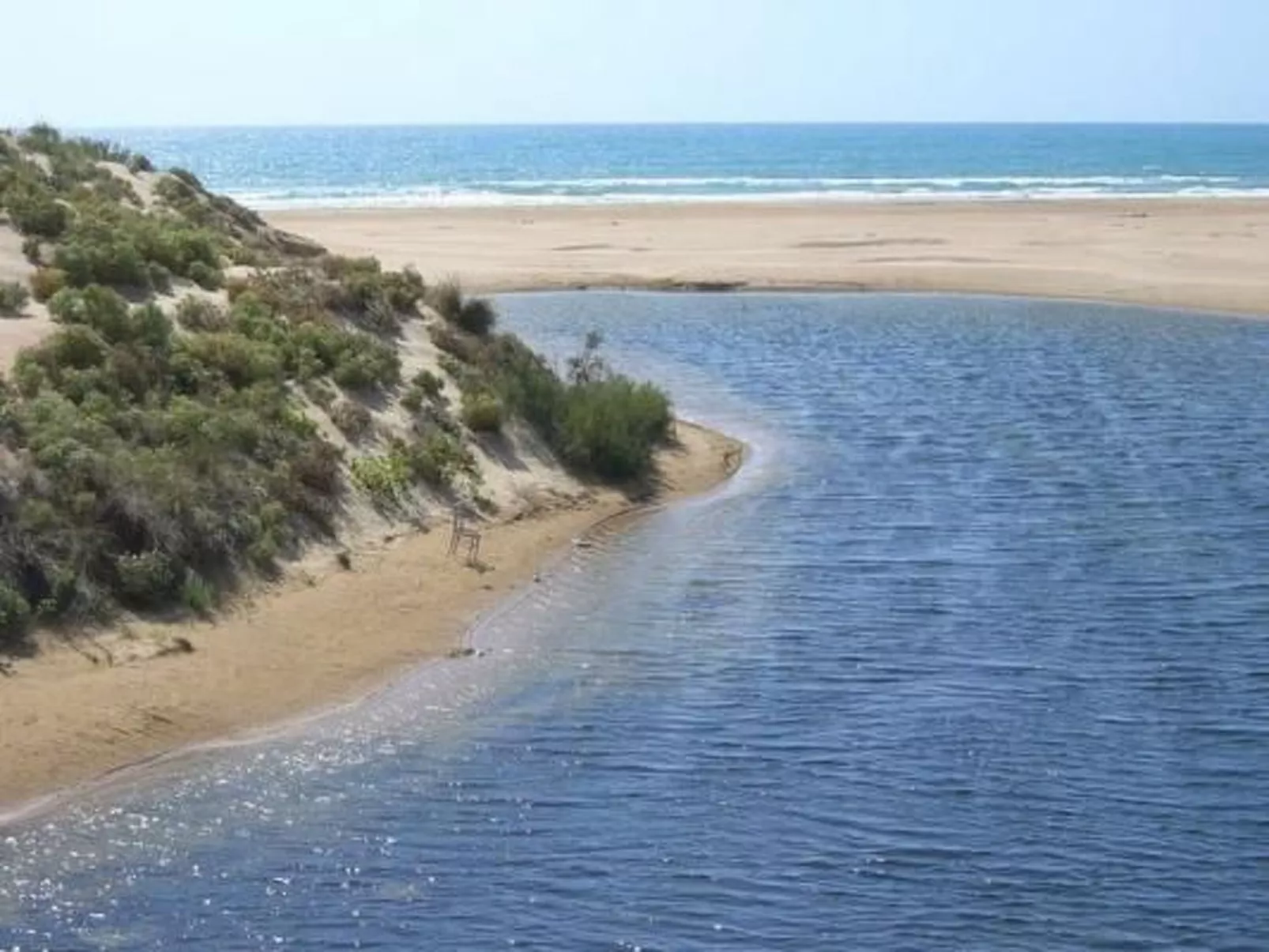 Schöner zentraler Bungalow direkt am Sandstrand auf Sizilien-Outside