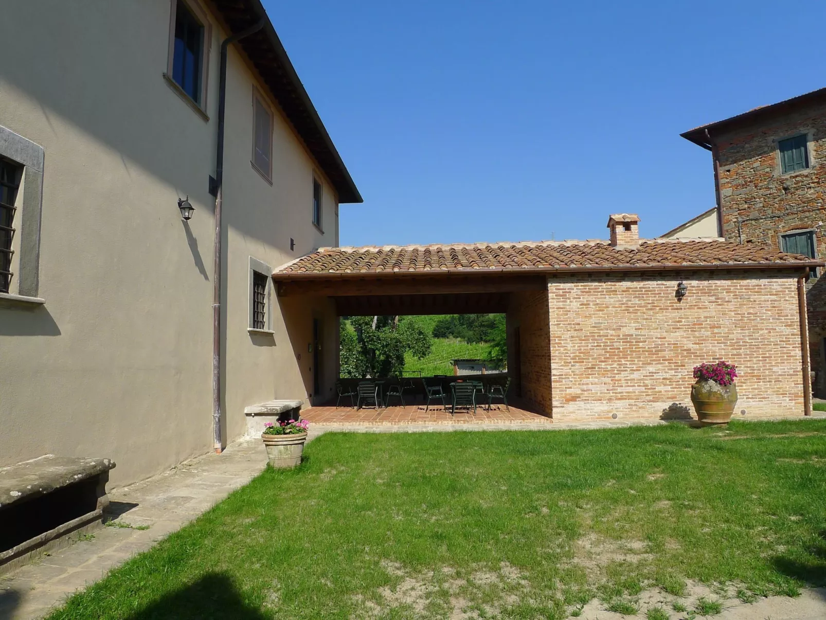 Schönes Apartment mit 2 Schlafzimmern und 2 Bädern-Outside