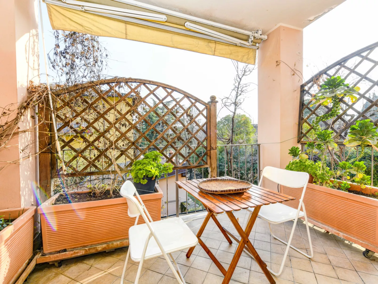 'Silvia2' mit privatem Balkon-Draußen