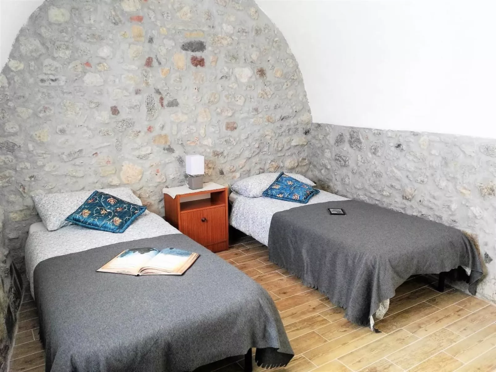 Antica Corte Ginevra-Ap.Lancillotto Gardasee-Image-tags.info