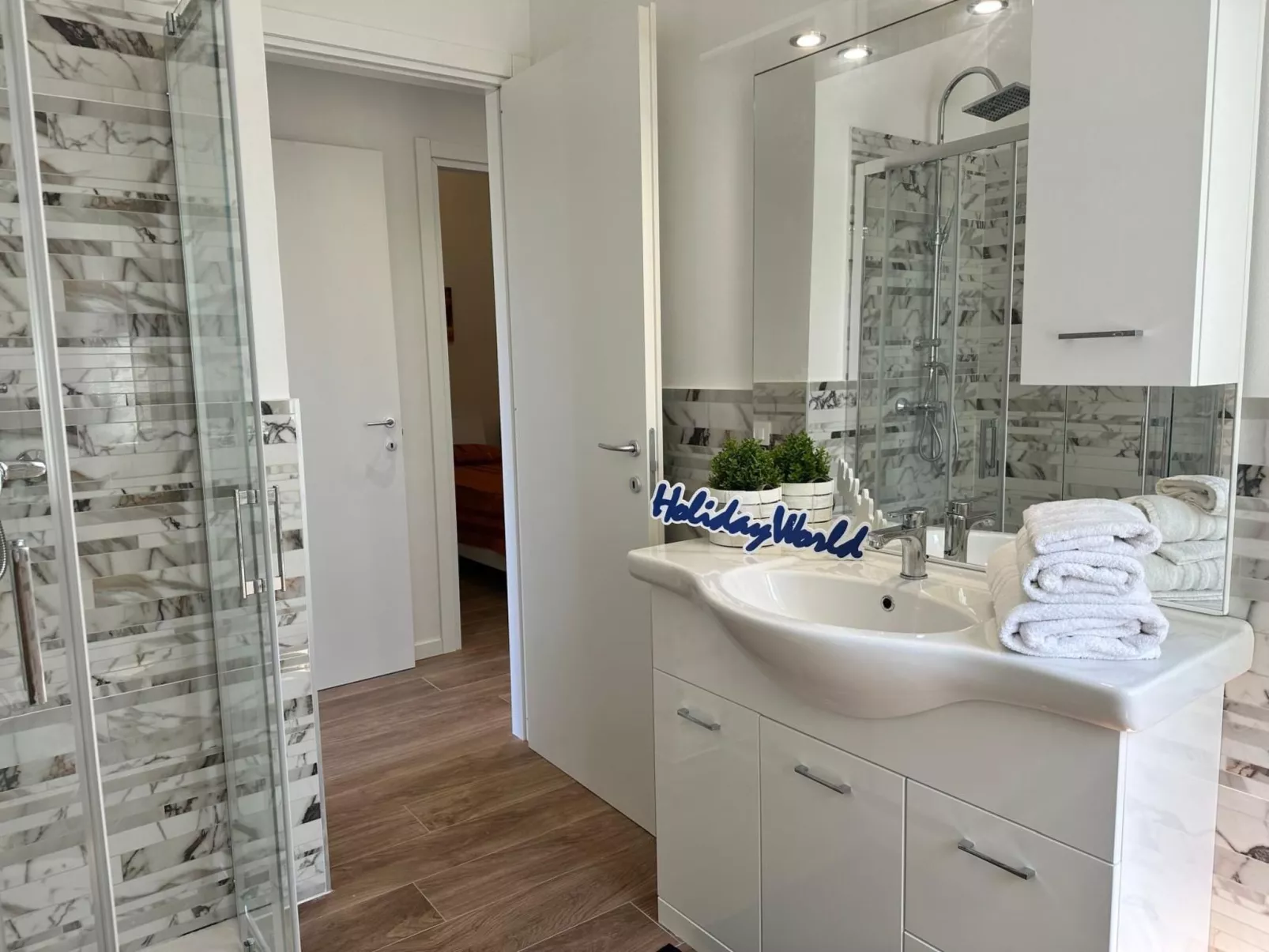 Oltre il Mare von Holiday World-Drinnen