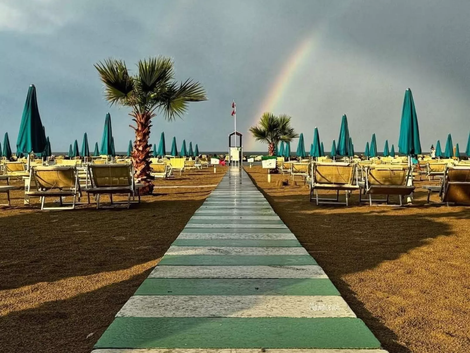 Flacher Strand und Zentrum, Privatparkplatz-Dehors