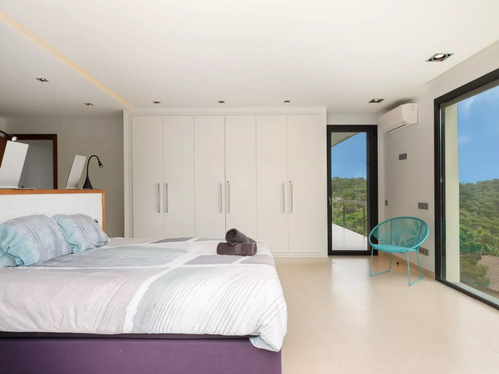 Luxuriöse Villa mit fantastischem Meerblick und Pool-Inside