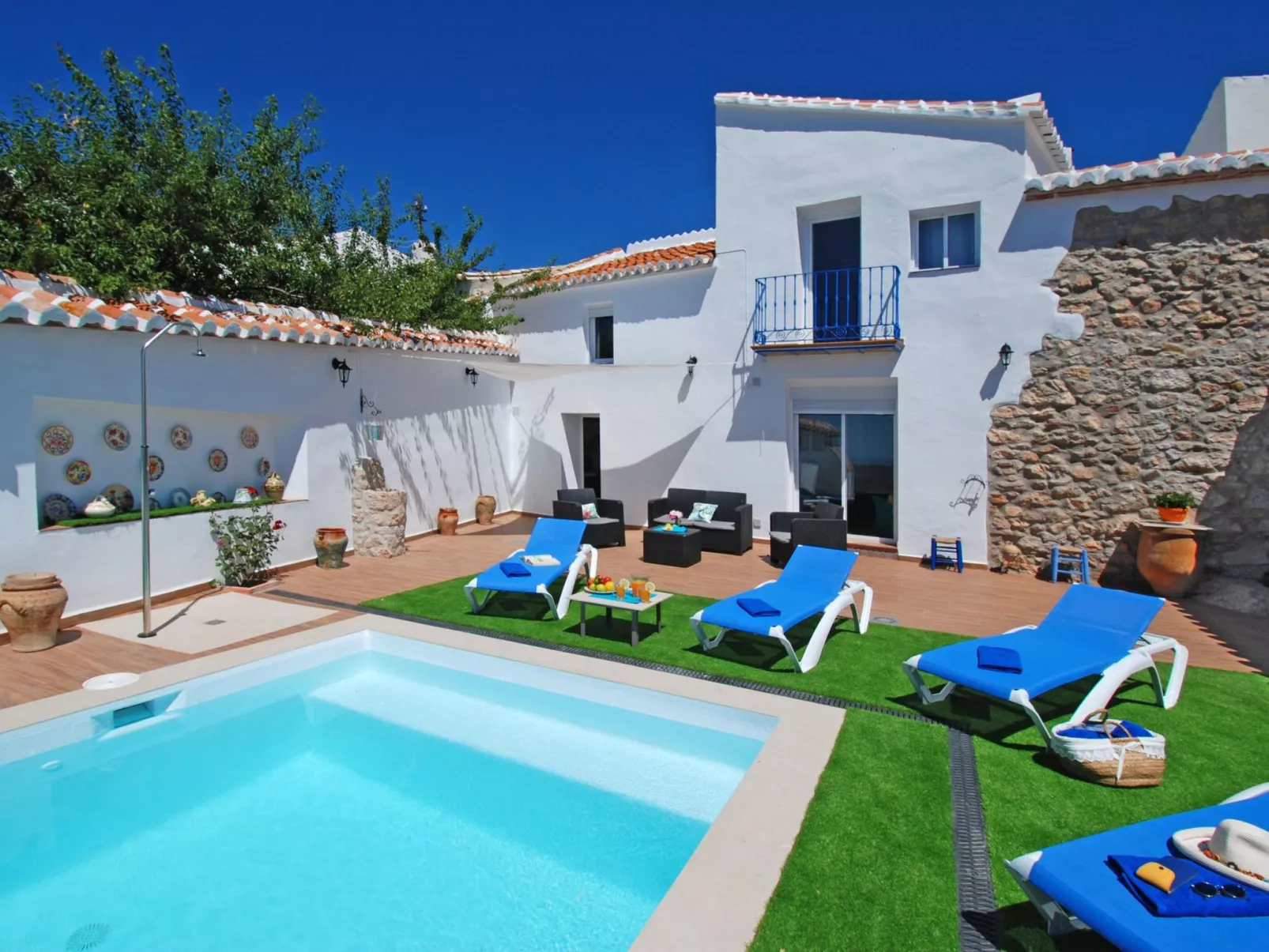 In Comares mit Offenem Kamin-Outside