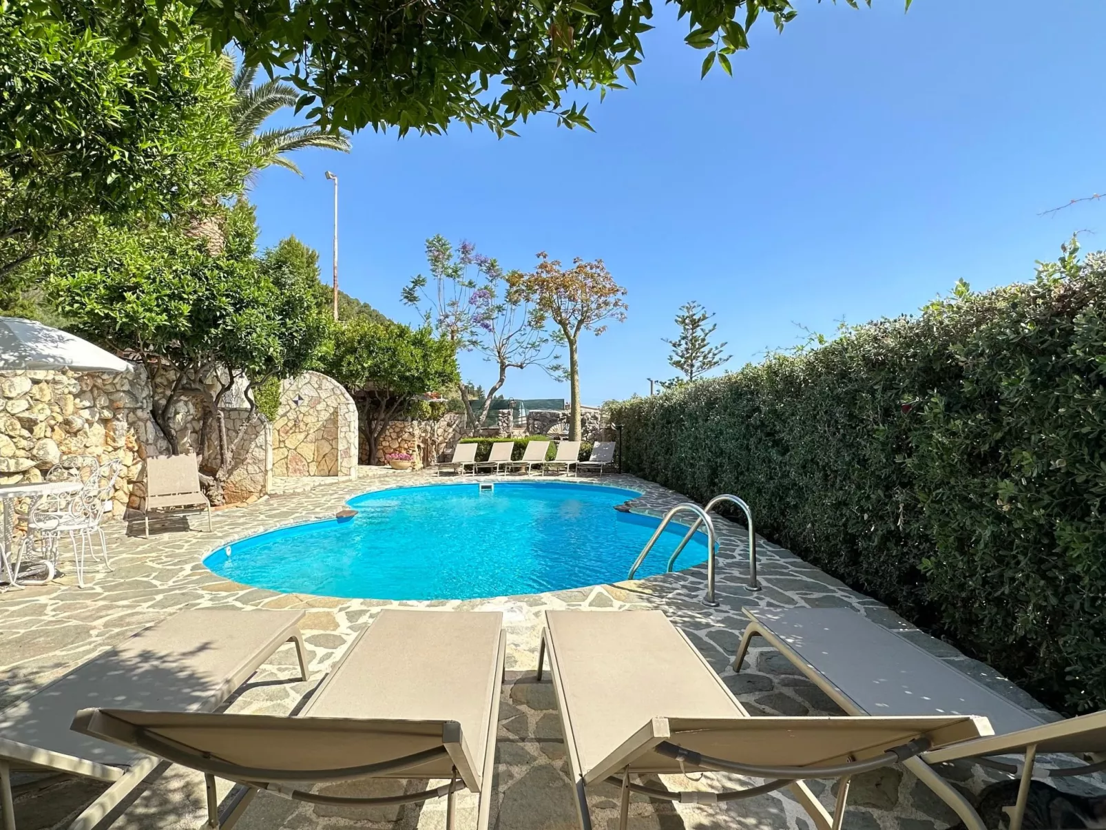 Studio-Wohnung "P Melograno" mit Pool-Dehors