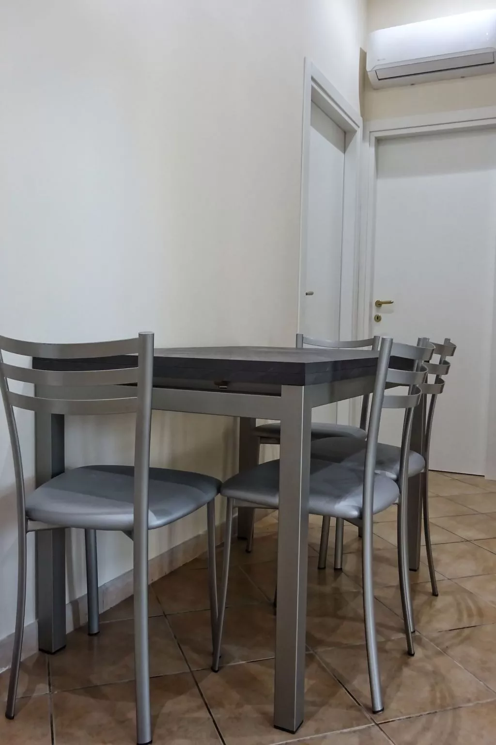 Das Haus von Loredana wartet auf dich!-Drinnen