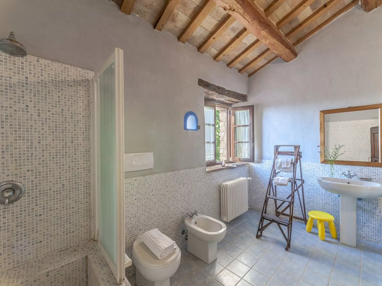 Ferienvilla 'Checello' mit privatem Pool-Drinnen