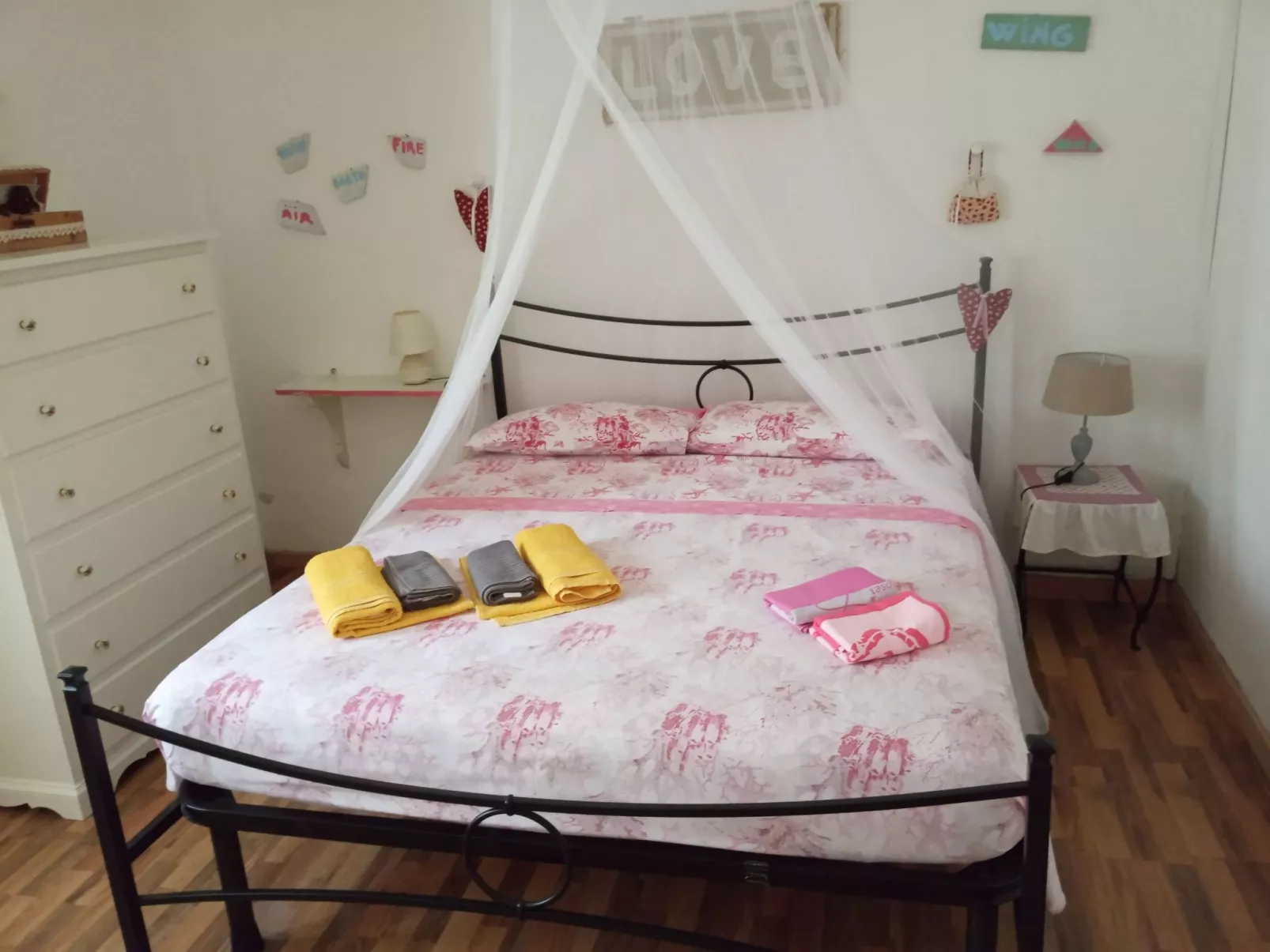 Rustikale Villa mit Steinpool-Inside