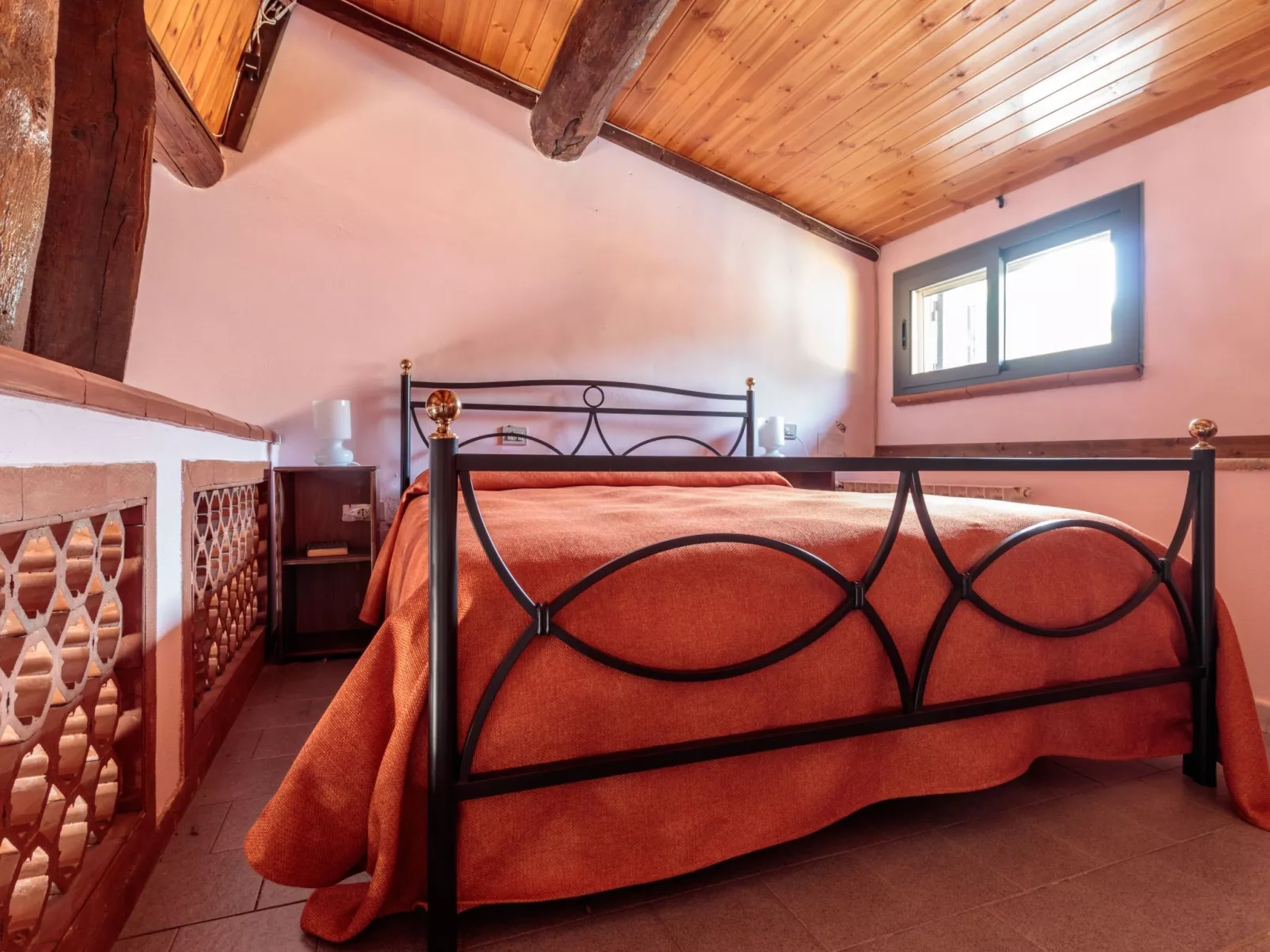 Cottage mit Whirlpool-Drinnen