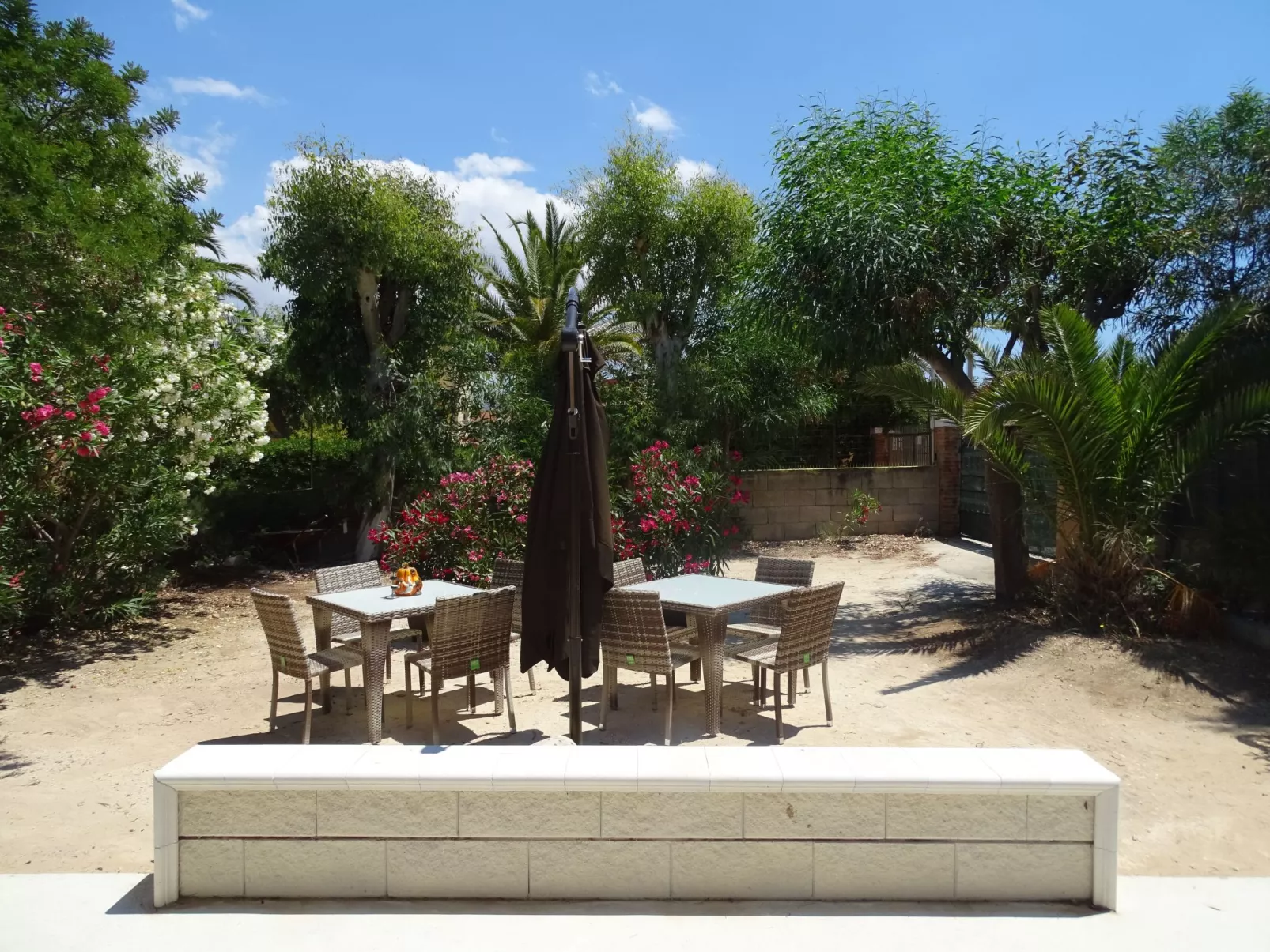 Schöner, neuer und zentraler Bungalow direkt am Sandstrand auf Sizilien-Outside