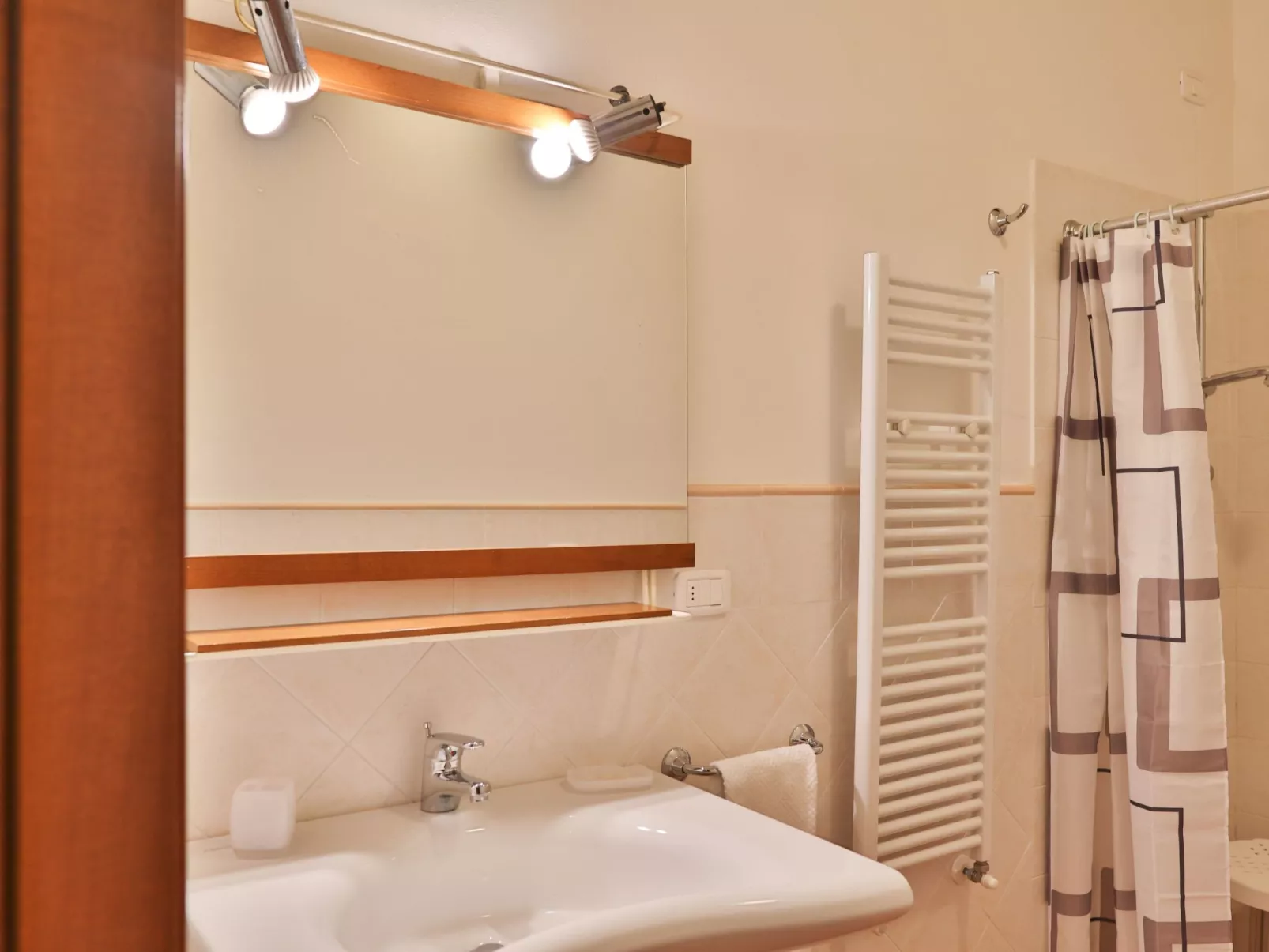 1-Schlafzimmer-Wohnung, die für Rollstuhlfahrer zugänglich ist-Inside