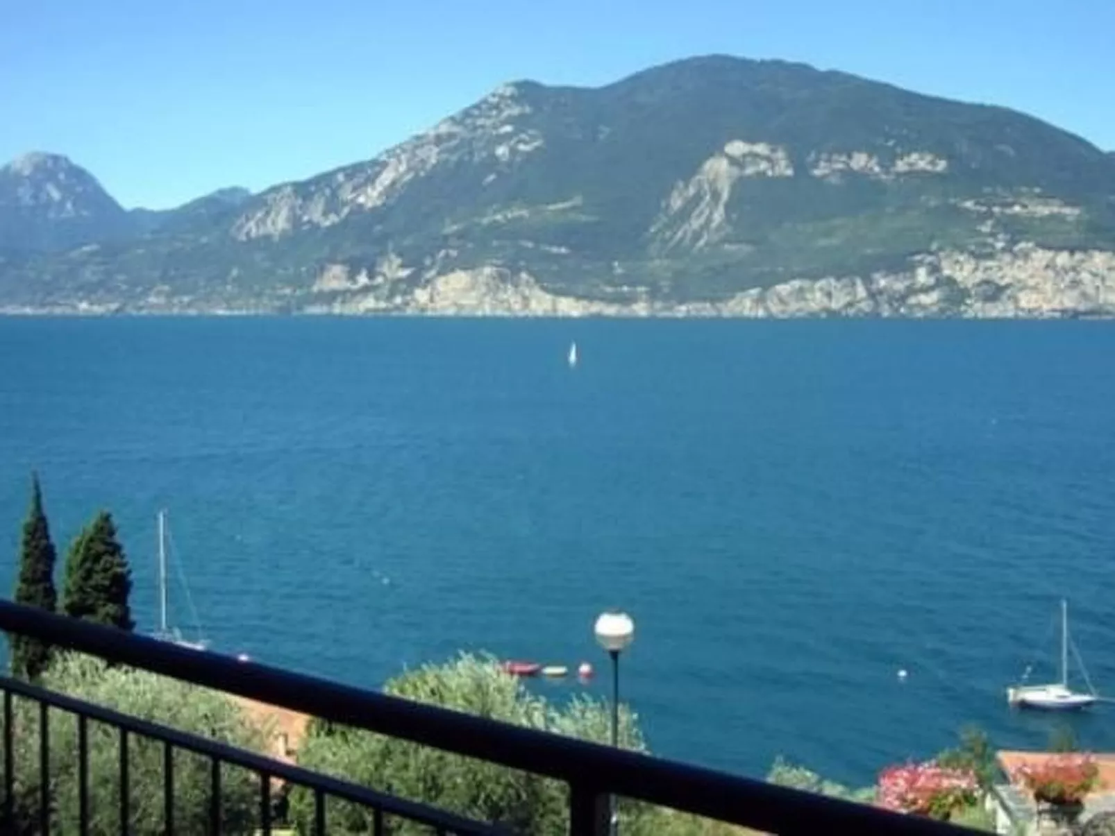 Wohnung 8 mit Seeblick, Garage, Schwimmbad,-Dehors