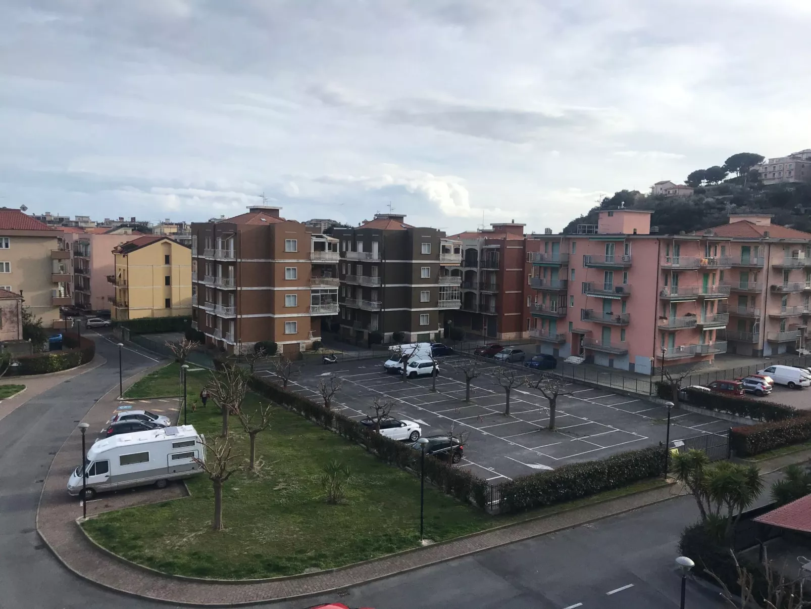 'White' mit Balkon-Draußen