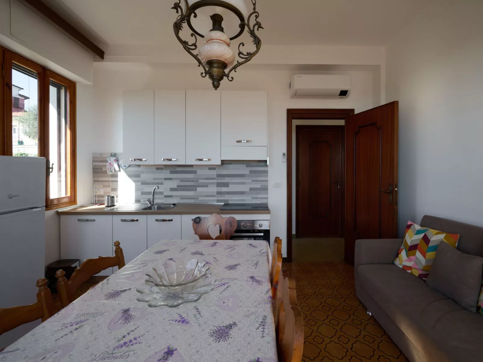 Villa Camilla Wohnung Terrasse-Drinnen