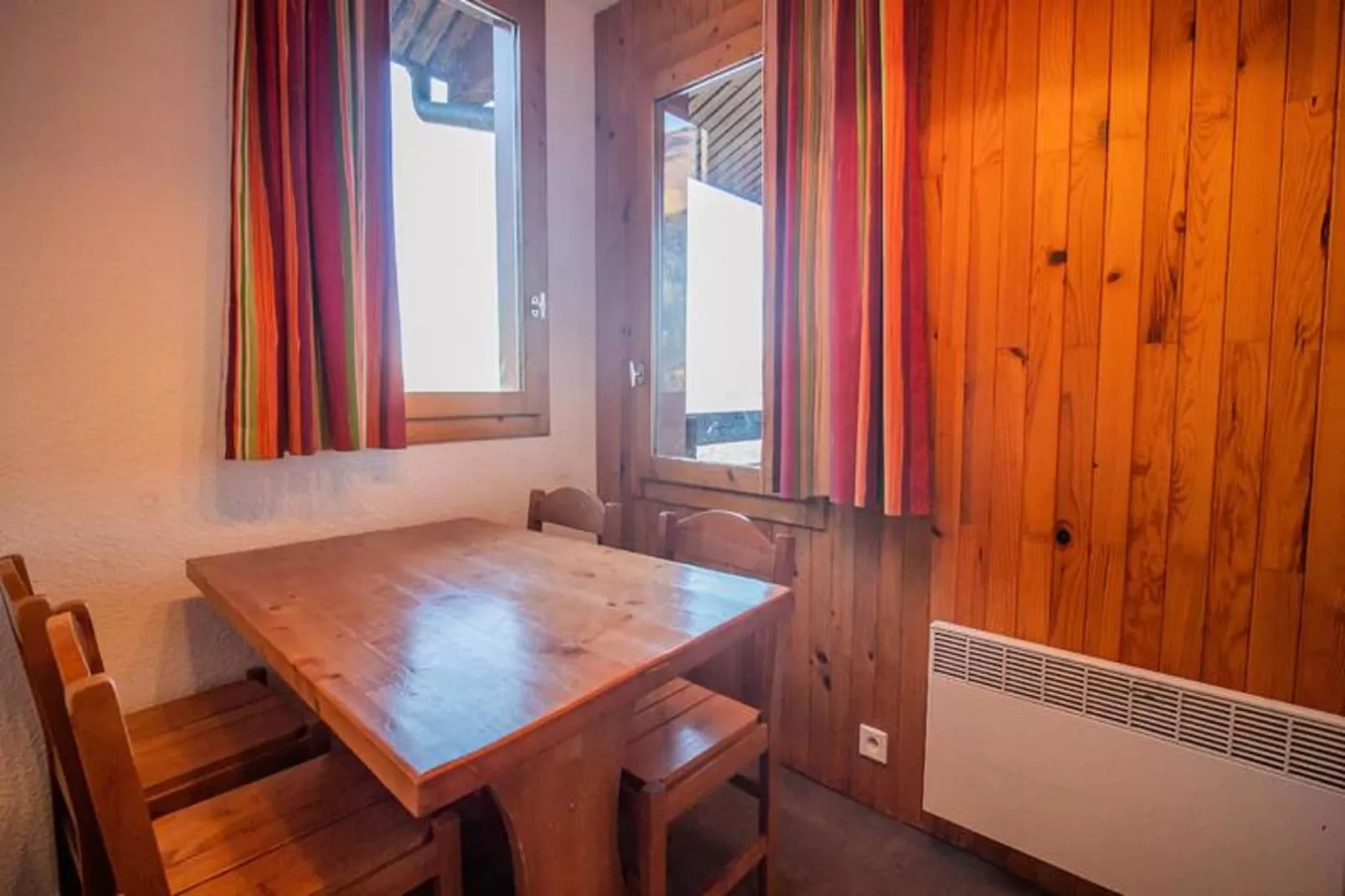 Résidence Portail G-Dining room