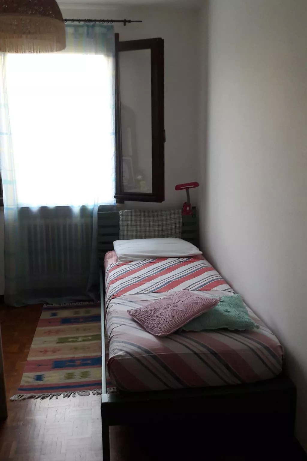 Auf einem ummauerten Grundstück-Dedans